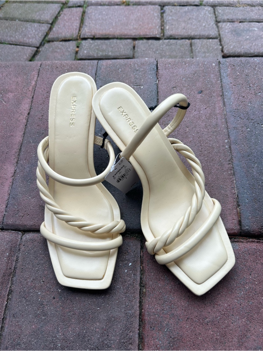 Express Women’s Yellow Kitten Heels Size 9 NWT